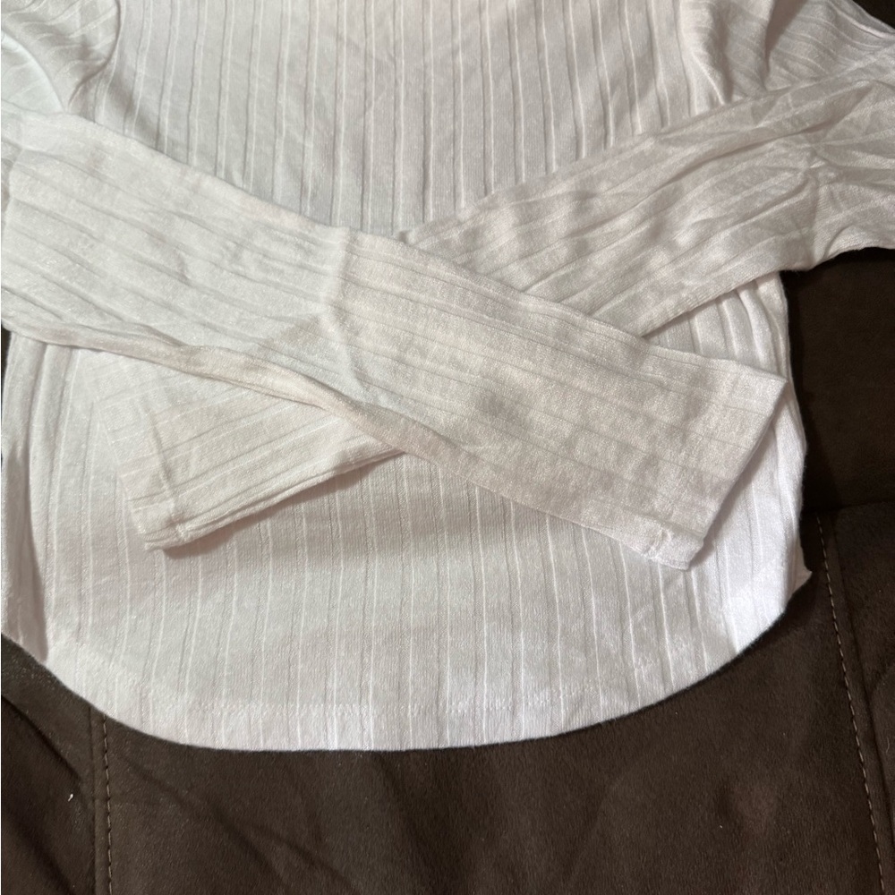 White Ribbed Turtleneck Top - Picture 3 of 4